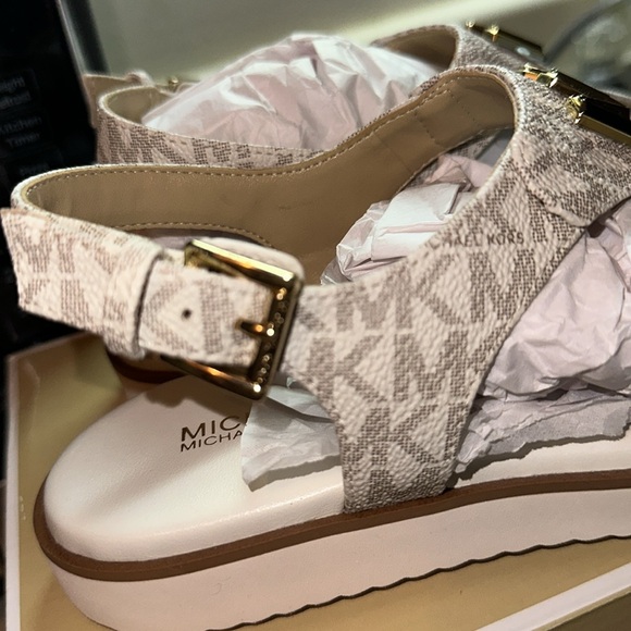 MICHAEL KORS JILLY FLAT SANDAL 7M - Picture 9 of 12